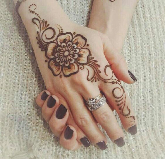 Simple Mehndi Designs Image