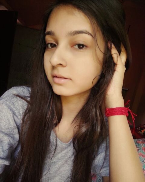 Best Girls DP 2025: 1000+ High-Quality Images, Photos & Profile Pictures this one - LatestImage.com – Download High-Quality Free Images & Wallpapers Simple girl pic 1